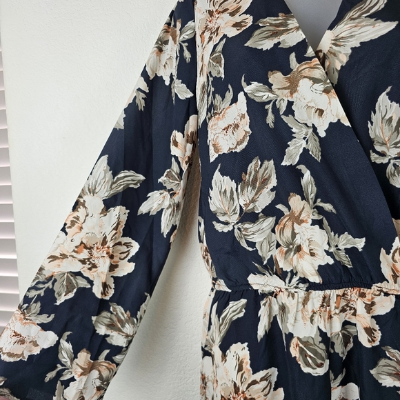 Lulus Navy Floral Long Sleeve Wrap Romper Size Small Holiday Outfit Date Nite - Picture 8 of 16